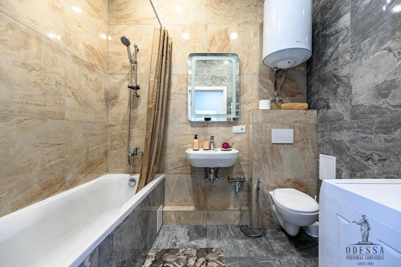 City Center New House Odessa Exteriör bild