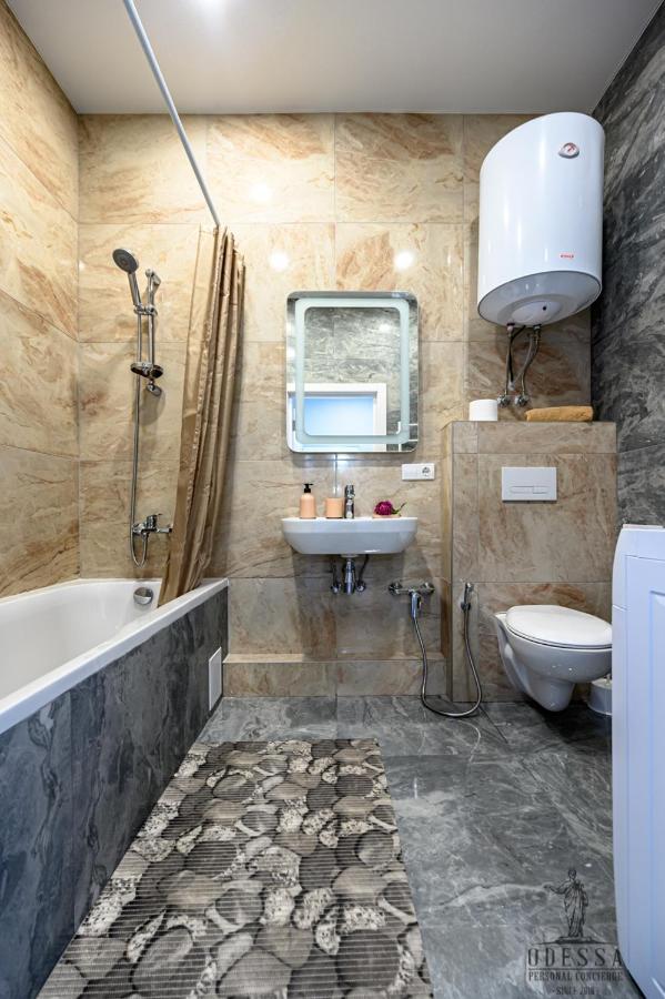 City Center New House Odessa Exteriör bild