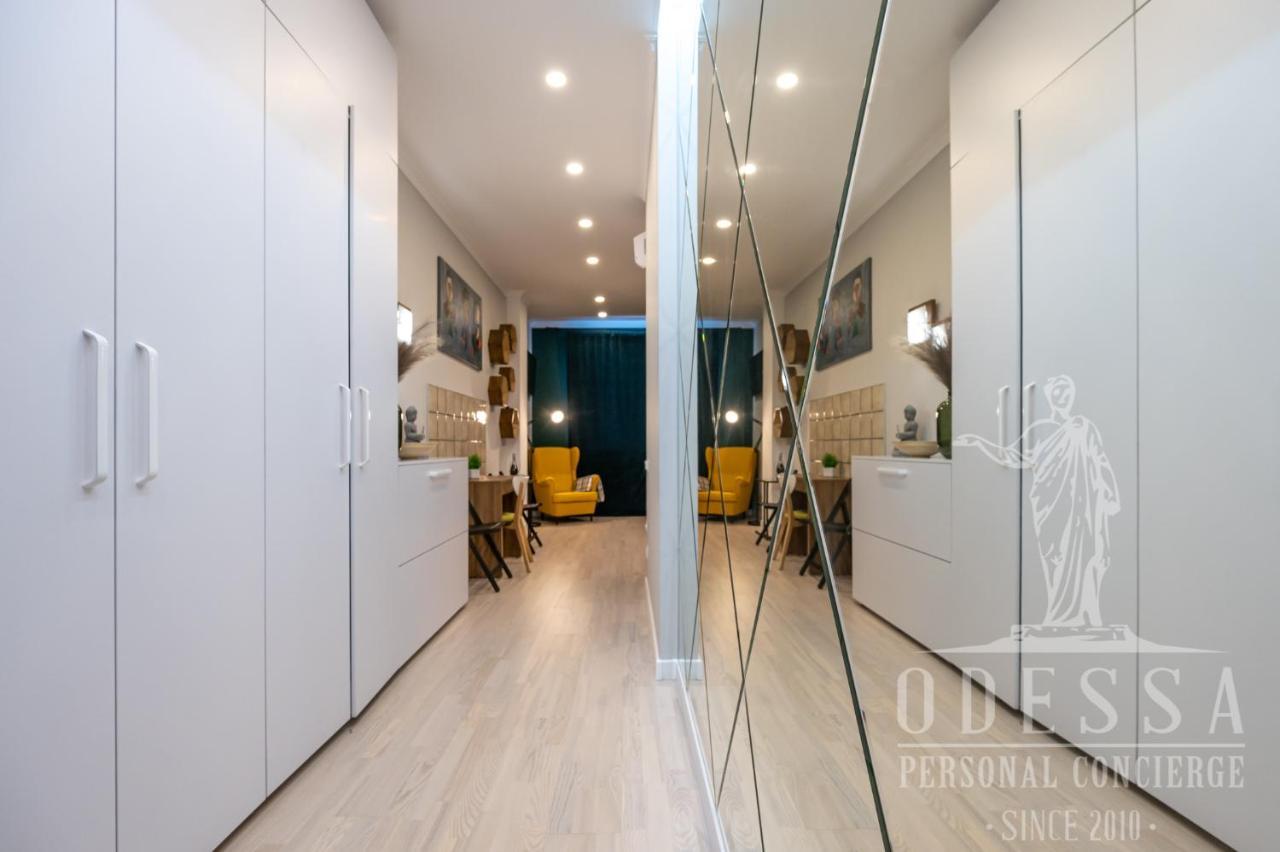 City Center New House Odessa Exteriör bild